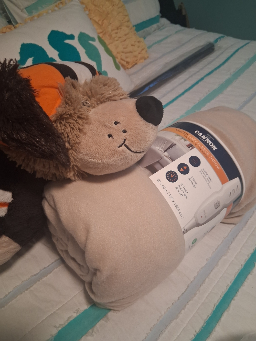 ** For Posher  Itsbeebs** Canon Cream Plush Throw Blanket & Browns Dog Pillow